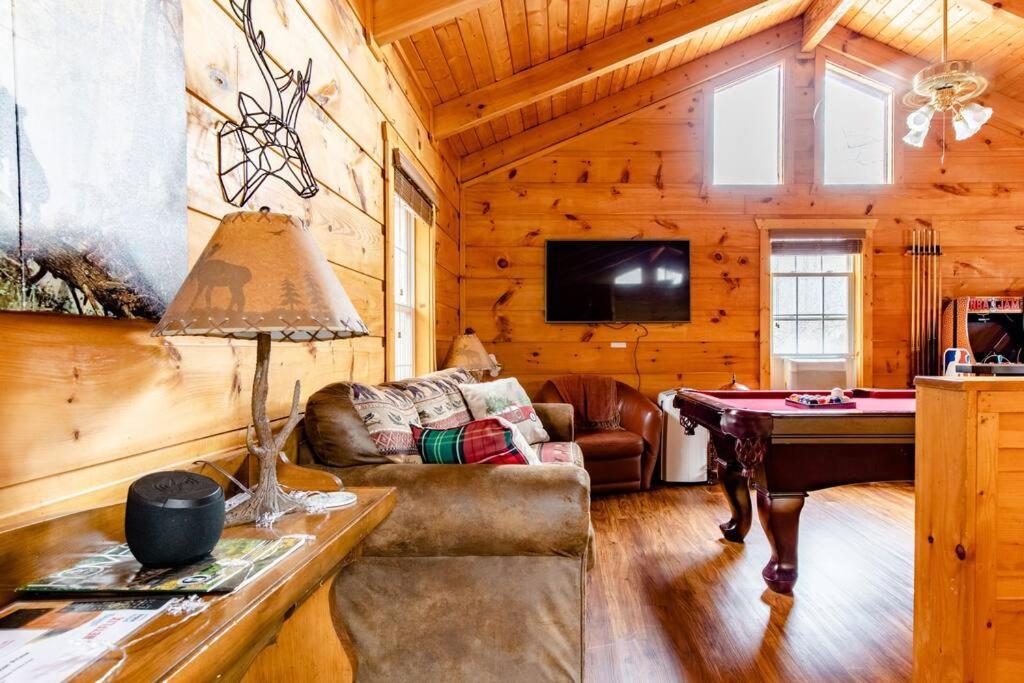 Cozy Cabin W/Hot Tub & Wifi In Gatlinburg Villa Exterior foto