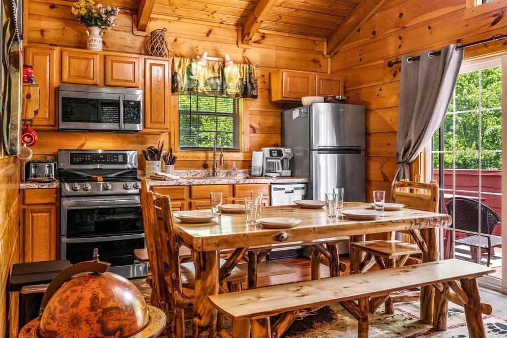 Cozy Cabin W/Hot Tub & Wifi In Gatlinburg Villa Exterior foto